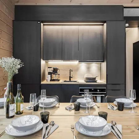 Ski-in & Out Luxe By Hilla *